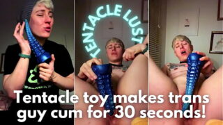 Bad Dragon toy makes trans guy cum for 30 seconds! Jaq Quicksilver – ftm, big clit, pussy, fantasy dildo, real orgasm