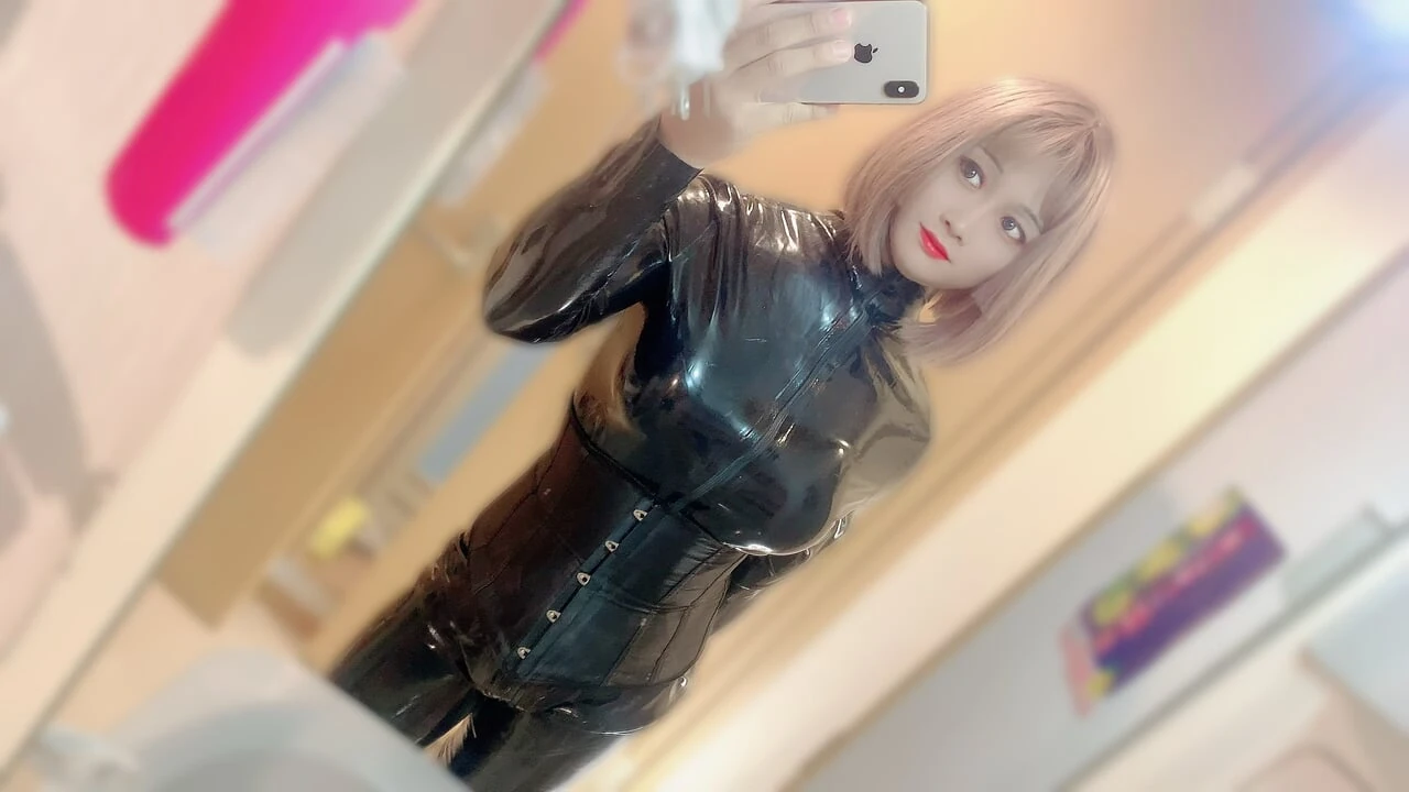 Sissy Nami latex anal slave